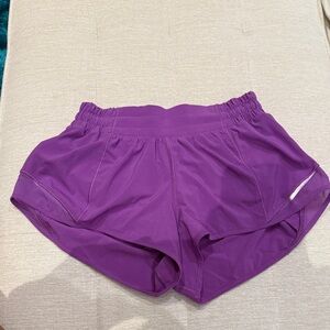 Lululemon (hotty hot 2.5 inch) purple shorts